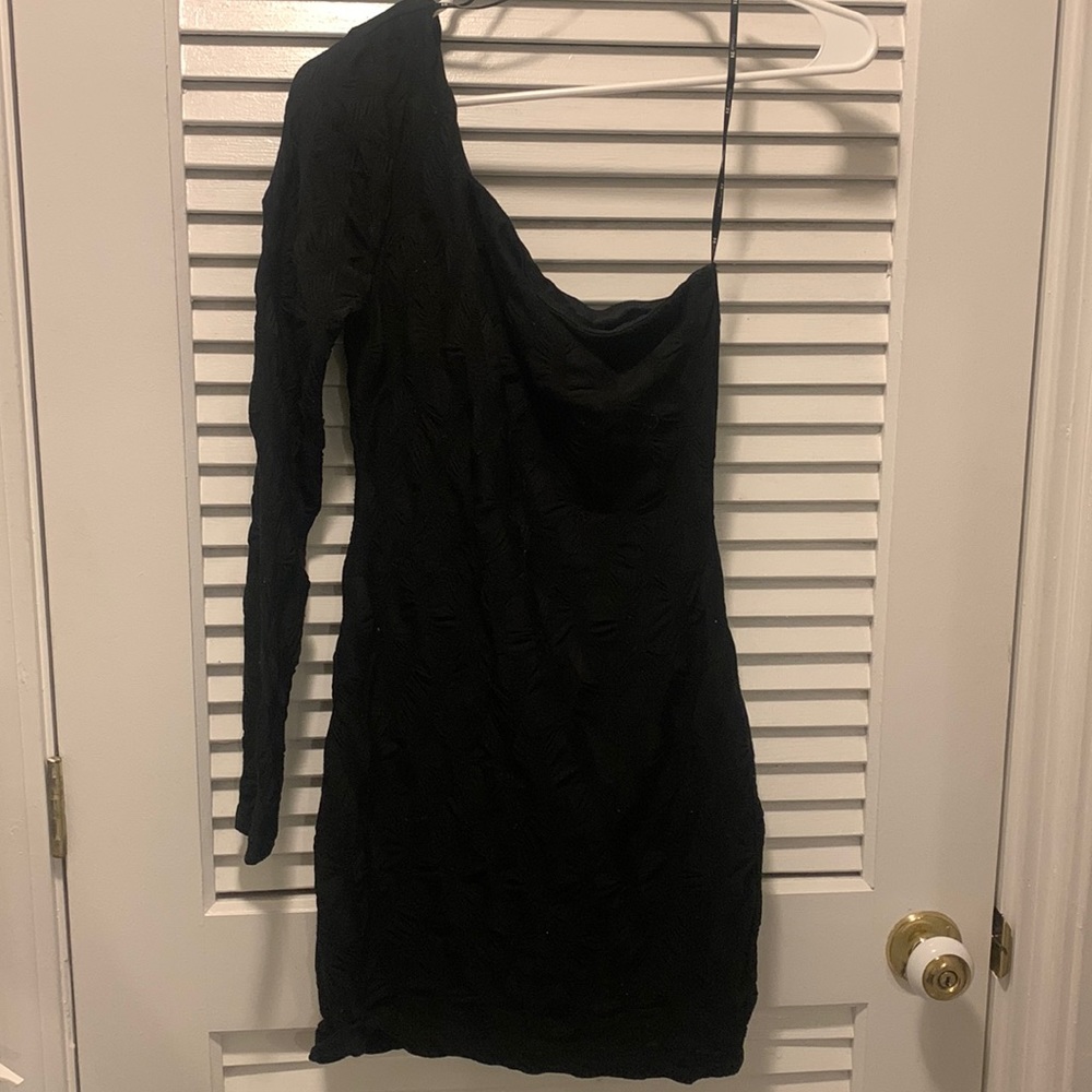 Black one shoulder sleeve dress